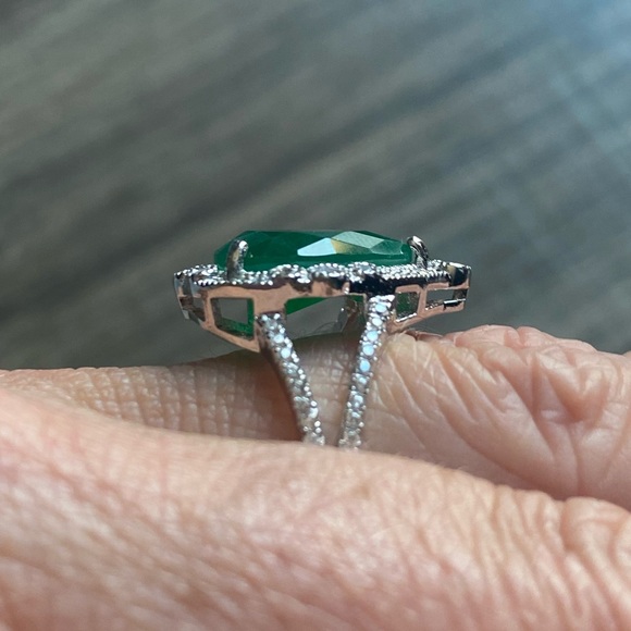 Pear Cut 4.88 ct Emerald Dinner Ring in Sterling Silver size 7.25 - Picture 14 of 16